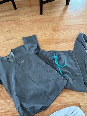 Figs Charcoal scrub pants and top